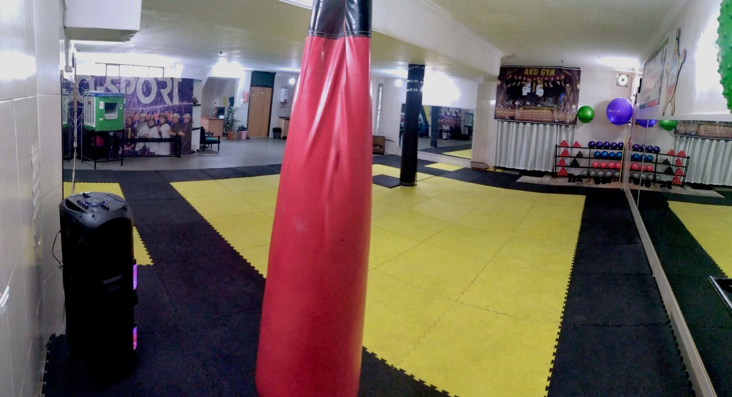 باشگاه بدنسازی آکو