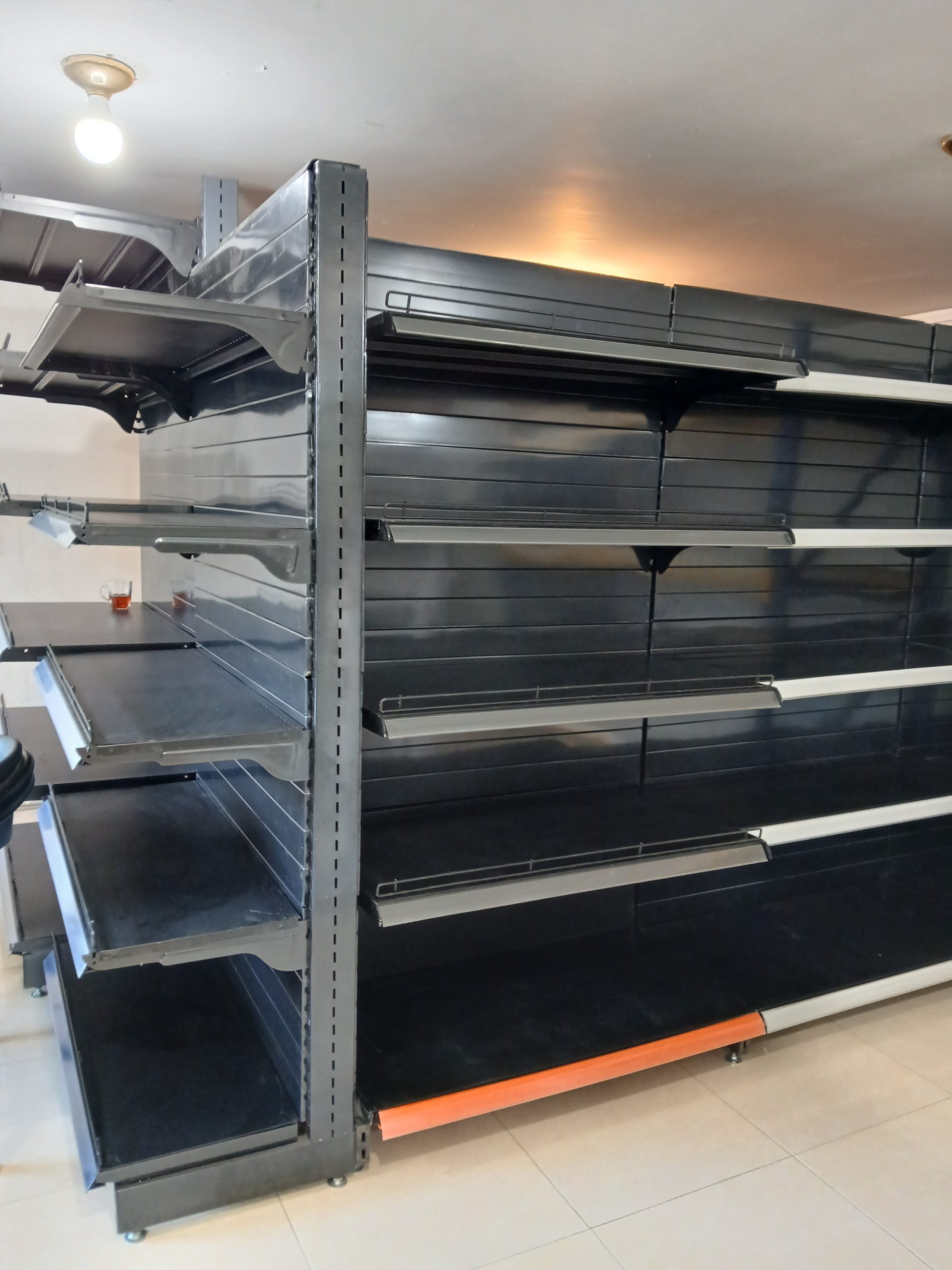 ارائه‌ی حرفه‌ای انواع تجهیزات فروشگاهی