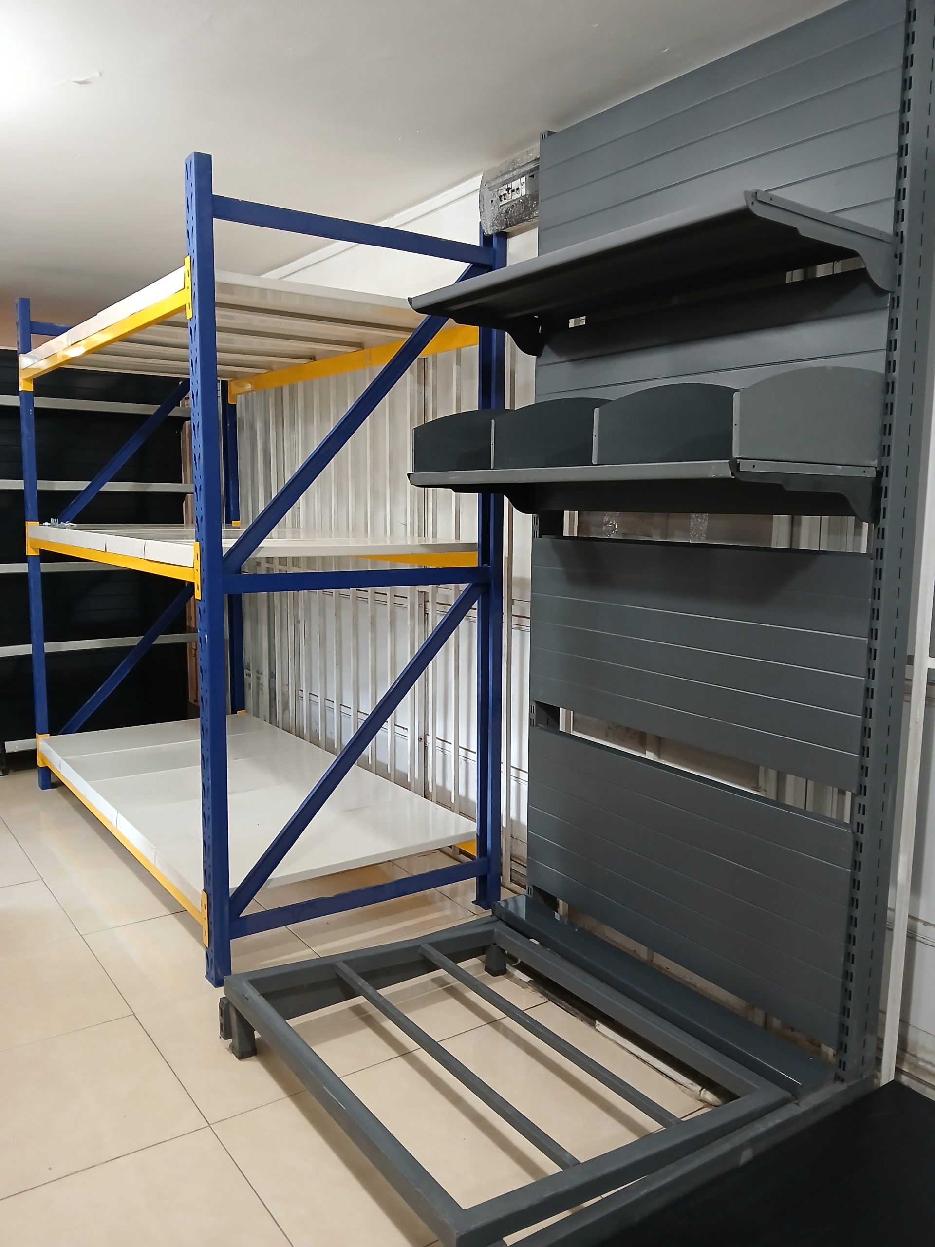 ارائه‌ی حرفه‌ای انواع تجهیزات فروشگاهی